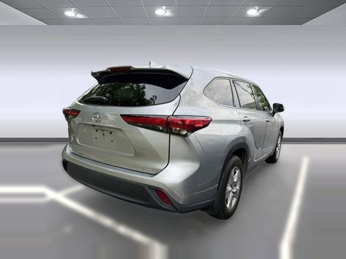 Celestial Silver Metallic 2020 Toyota Highlander LE