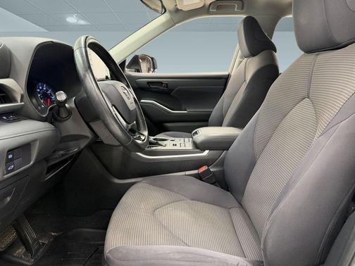 Celestial Silver Metallic 2020 Toyota Highlander LE