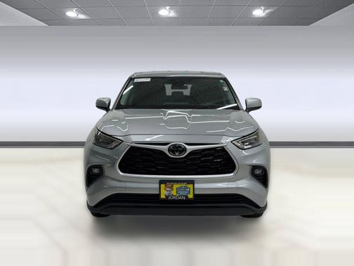 Celestial Silver Metallic 2020 Toyota Highlander LE