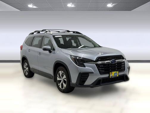 Ice Silver Metallic 2023 Subaru Ascent Premium 8-Passenger