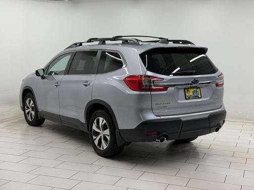 Ice Silver Metallic 2023 Subaru Ascent Premium 8-Passenger