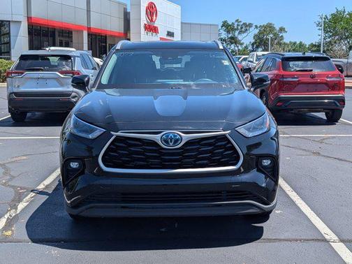 2022 Toyota Highlander Hybrid XLE
