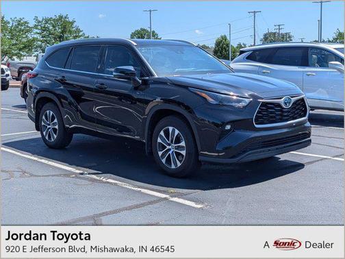 2022 Toyota Highlander Hybrid XLE