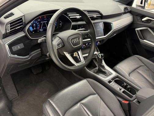 Progressive Red Metallic 2025 Audi Q3 Premium 45 TFSI S line quattro Tiptronic
