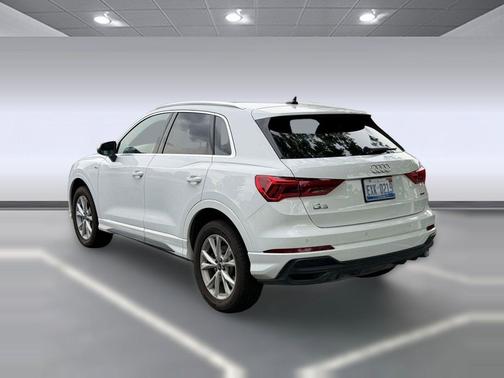 Progressive Red Metallic 2025 Audi Q3 Premium 45 TFSI S line quattro Tiptronic
