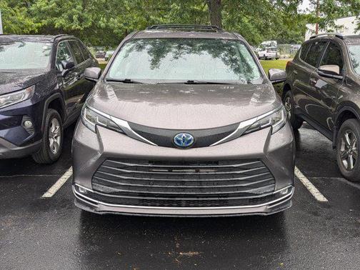2021 Toyota Sienna XLE 7 Passenger