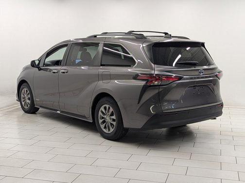 2021 Toyota Sienna XLE 7 Passenger