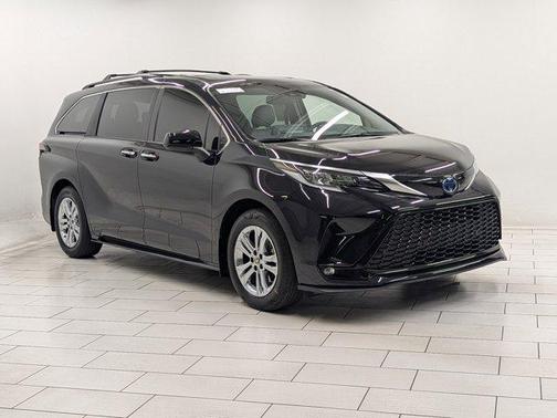 2022 Toyota Sienna XSE 7 Passenger