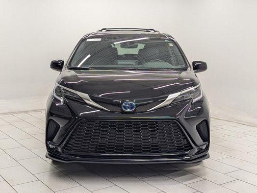 2022 Toyota Sienna XSE 7 Passenger