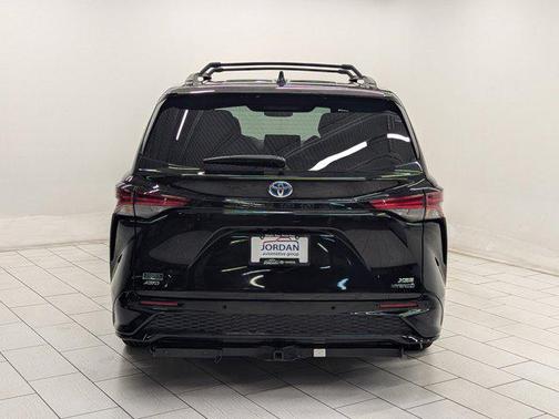 2022 Toyota Sienna XSE 7 Passenger