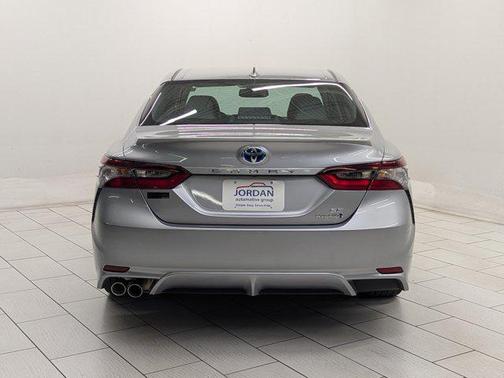 2024 Toyota Camry Hybrid SE