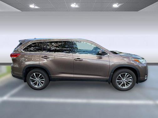 Toasted Walnut Pearl 2019 Toyota Highlander XLE
