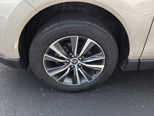 2022 Toyota Venza LE