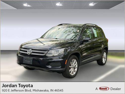 Deep Black Pearl Metallic 2018 Volkswagen Tiguan Limited 2.0T 4MOTION