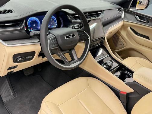 Bright White Clearcoat 2023 Jeep Grand Cherokee Limited