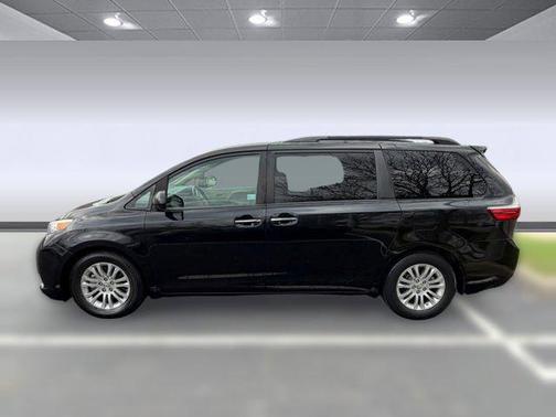 2016 Toyota Sienna XLE