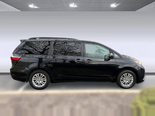 2016 Toyota Sienna XLE