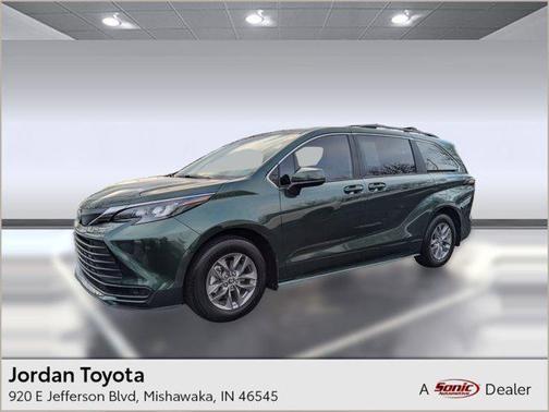 2025 Toyota Sienna LE