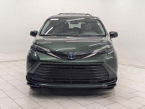 2025 Toyota Sienna LE