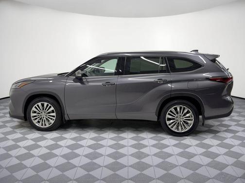 Magnetic Gray Metallic 2024 Toyota Highlander Platinum
