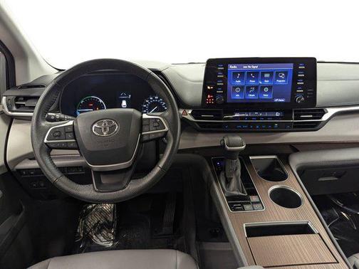 2021 Toyota Sienna XLE 8 Passenger