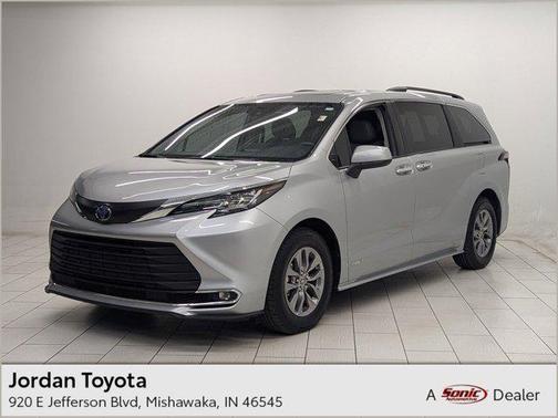 2021 Toyota Sienna XLE 8 Passenger
