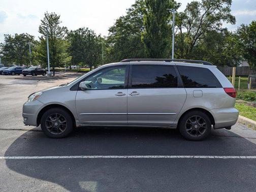 2005 Toyota Sienna XLE