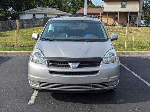 2005 Toyota Sienna XLE