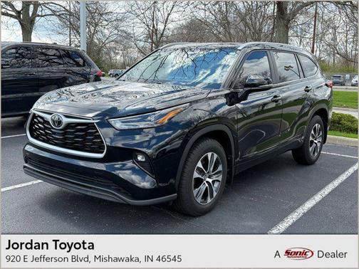 Midnight Black Metallic 2023 Toyota Highlander XLE