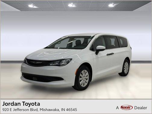 Bright White Clearcoat 2021 Chrysler Voyager L