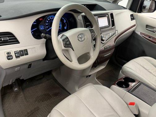 Predawn Gray Mica 2013 Toyota Sienna XLE