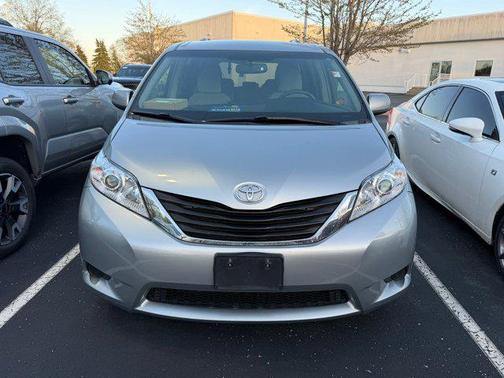Silver Sky Metallic 2015 Toyota Sienna LE