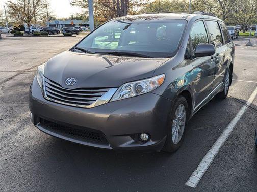 2017 Toyota Sienna XLE
