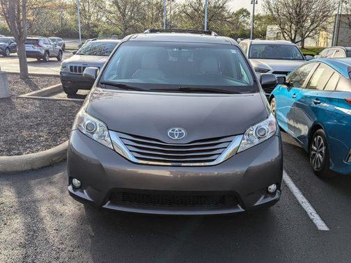 2017 Toyota Sienna XLE