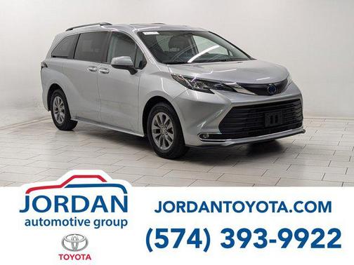 2023 Toyota Sienna XLE 8 Passenger