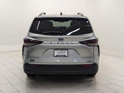 2023 Toyota Sienna XLE 8 Passenger