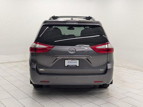 2019 Toyota Sienna XLE