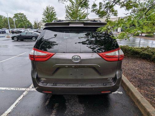 2019 Toyota Sienna XLE