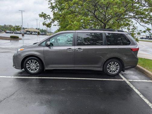 2019 Toyota Sienna XLE