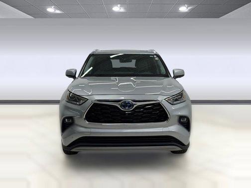 Celestial Silver Metallic 2023 Toyota Highlander Hybrid Platinum