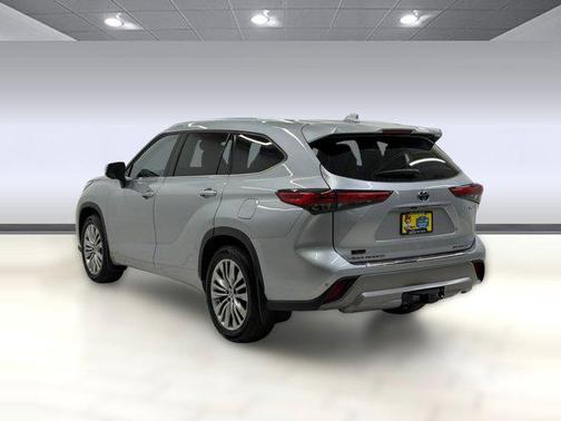 Celestial Silver Metallic 2023 Toyota Highlander Hybrid Platinum
