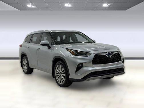 Celestial Silver Metallic 2023 Toyota Highlander Hybrid Platinum
