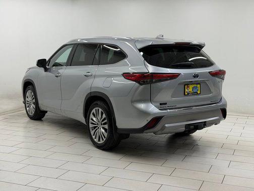 Celestial Silver Metallic 2023 Toyota Highlander Hybrid Platinum