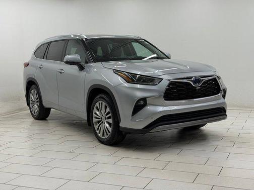 Celestial Silver Metallic 2023 Toyota Highlander Hybrid Platinum