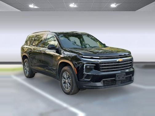 Mosaic Black Metallic 2026 Chevrolet Traverse LT