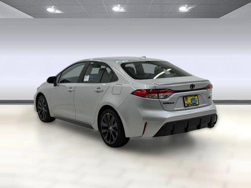 Classic Silver Metallic 2026 Toyota Corolla SE