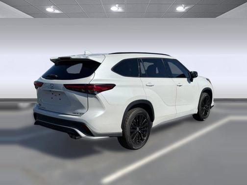 Wind Chill Pearl 2023 Toyota Highlander XSE