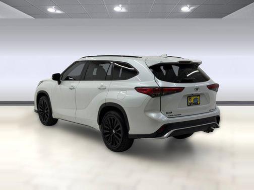 Wind Chill Pearl 2023 Toyota Highlander XSE