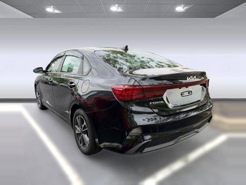Aurora Black 2022 Kia Forte LXS