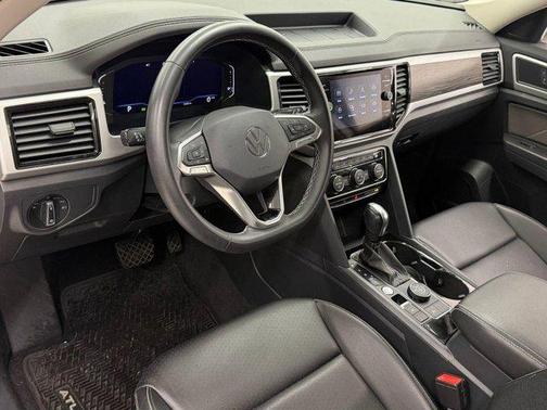 Pure White 2023 Volkswagen Atlas 3.6L SE w/Technology